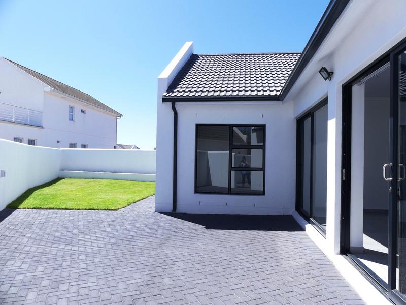 4 Bedroom Property for Sale in Golden Mile Western Cape